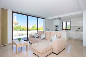 TV, videospill og bordtennis