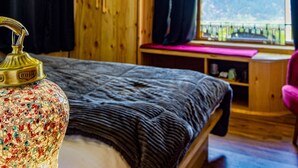 Premium bedding, down comforters, WiFi (free), bed sheets - Fursat - Boutique Stays (Kullu)
