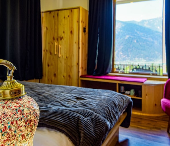 Premium bedding, down comforters, free WiFi, bed sheets
