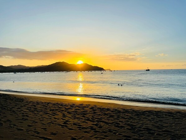 Beach nearby, sun-loungers, beach towels