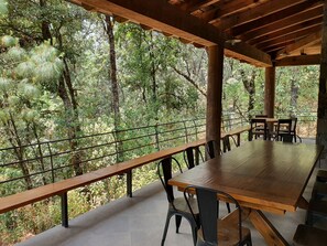 Outdoor dining - Cozy house in the woods (Valle de Bravo)