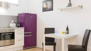 Coffee/tea maker, fridge, microwave, oven - Opera Apartment Top 13 - Christian Apartments (Vienna)