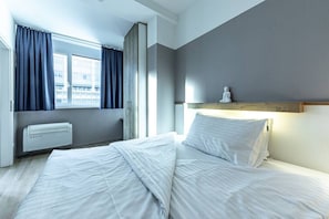 1 bedroom, desk, iron/ironing board, WiFi