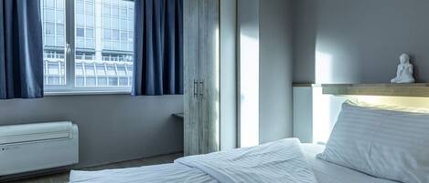 1 chambre, bureau, fer et planche à repasser, Wi-Fi