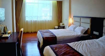 Fenggang Furongxin Hotel