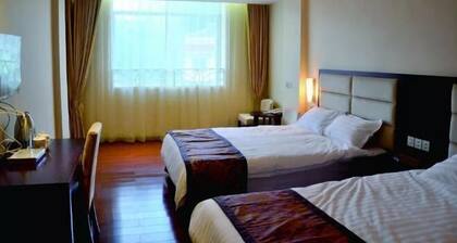 Fenggang Furongxin Hotel