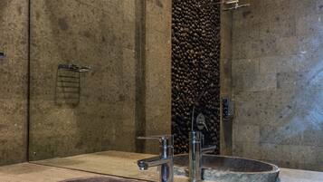 Deluxe Room | Bathroom