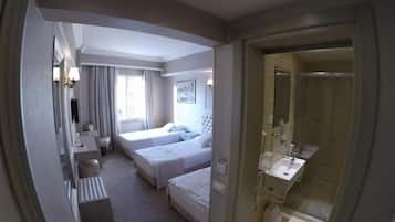 Egyptian cotton sheets, premium bedding, desk, free WiFi