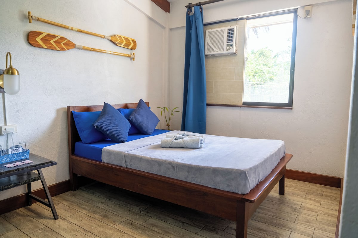 Habitación triple clásica | Wifi gratis y ropa de cama