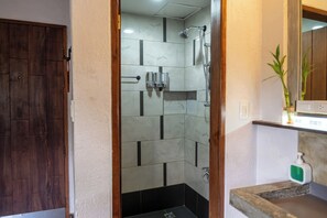 Bathroom shower - Island Lyfe Adventures (El Nido)