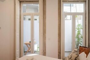 2 quartos, ferros/tábuas de passar roupa, Wi-Fi, roupa de cama