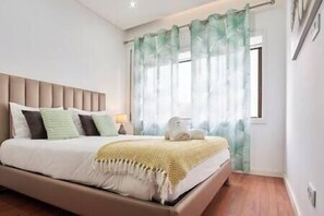 4 bedrooms, iron/ironing board, WiFi, bed sheets - SO FAMILY PORTO - Spacious apartment located in one of the most typical areas of the centre of Porto (Porto)