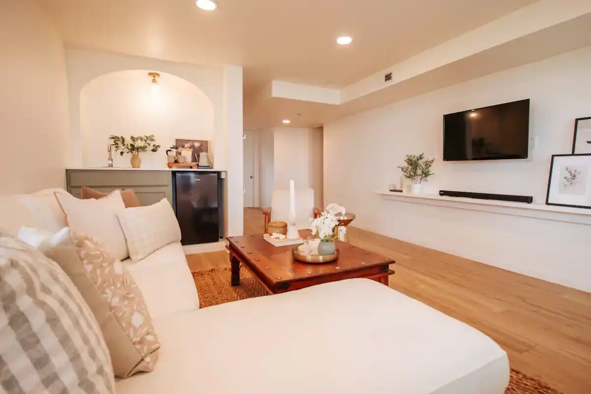 Bluff Cottage - Waterfront home near Olympic National Park