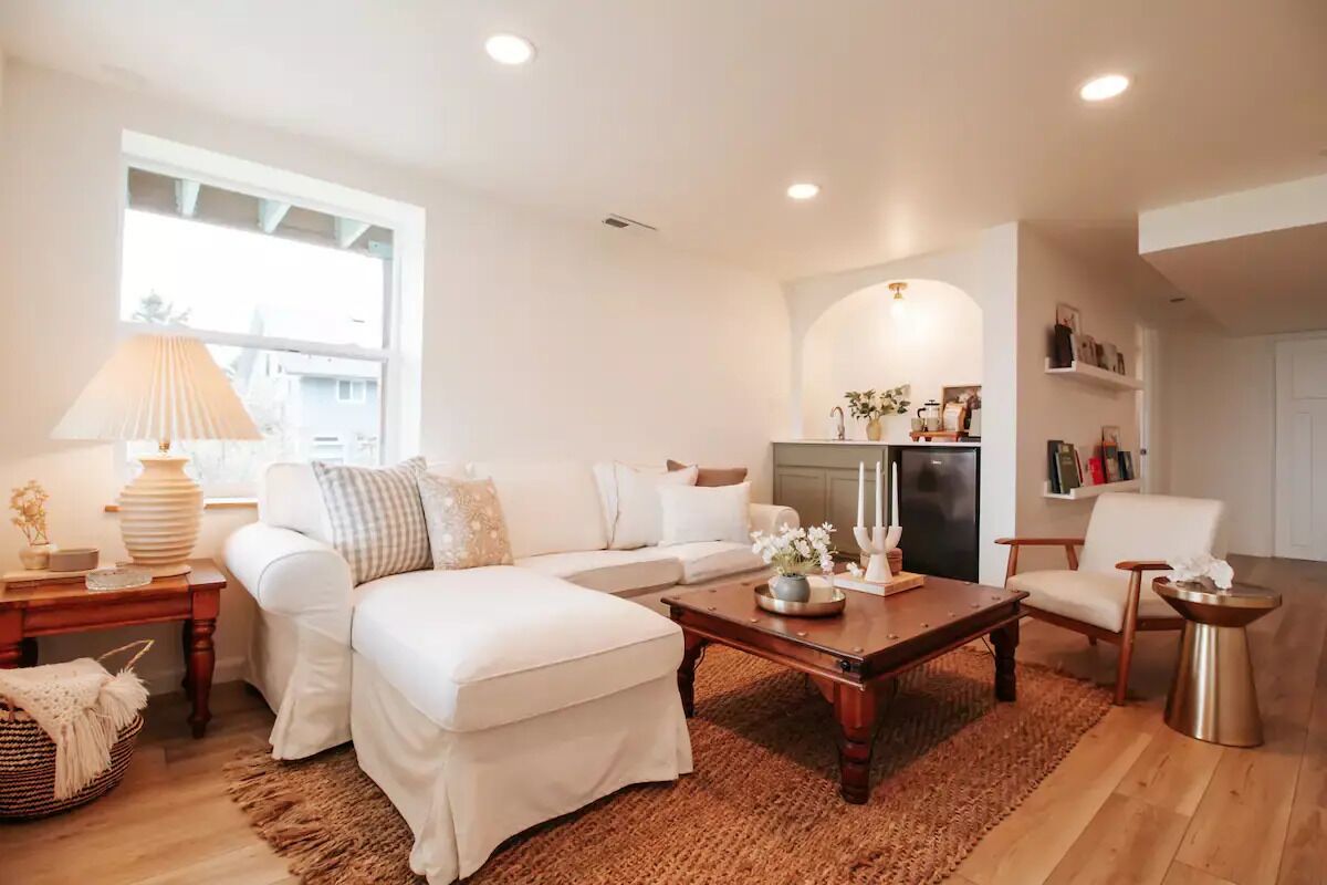 Bluff Cottage - Waterfront home near Olympic National Park