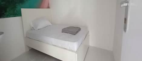 Standard Single Room | Desk, free WiFi, bed sheets