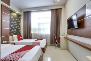 Standard Twin Room | Desk, soundproofing, free WiFi, bed sheets