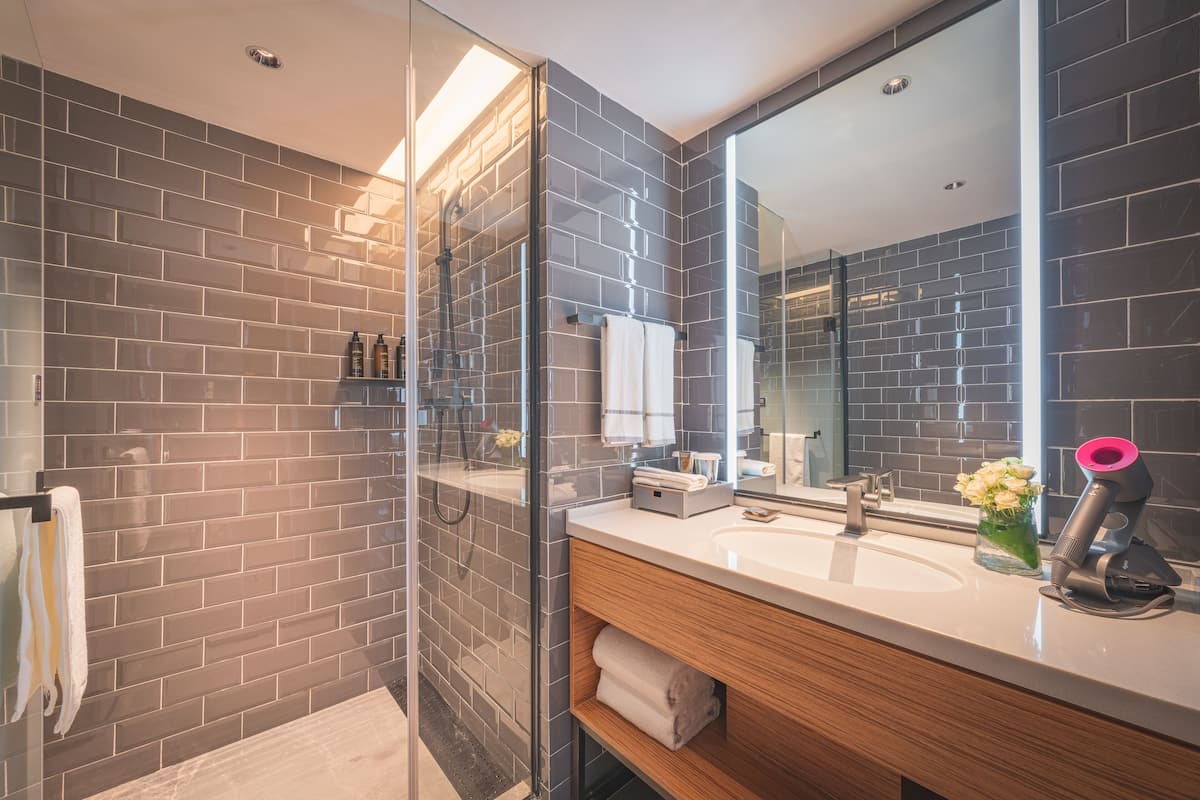 Executive Twin Room | Down duvets, memory-foam beds, free minibar, in-room safe