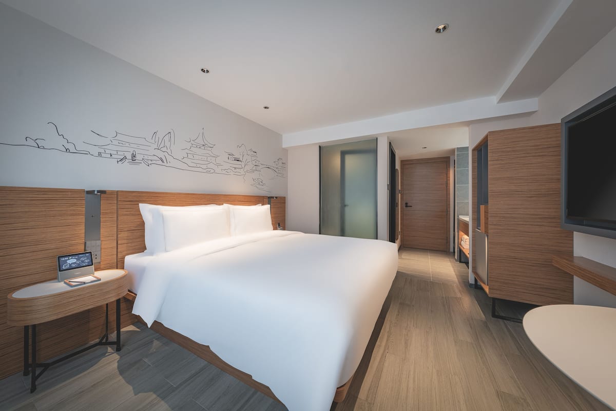 Business Twin Room | Down duvets, memory-foam beds, free minibar, in-room safe