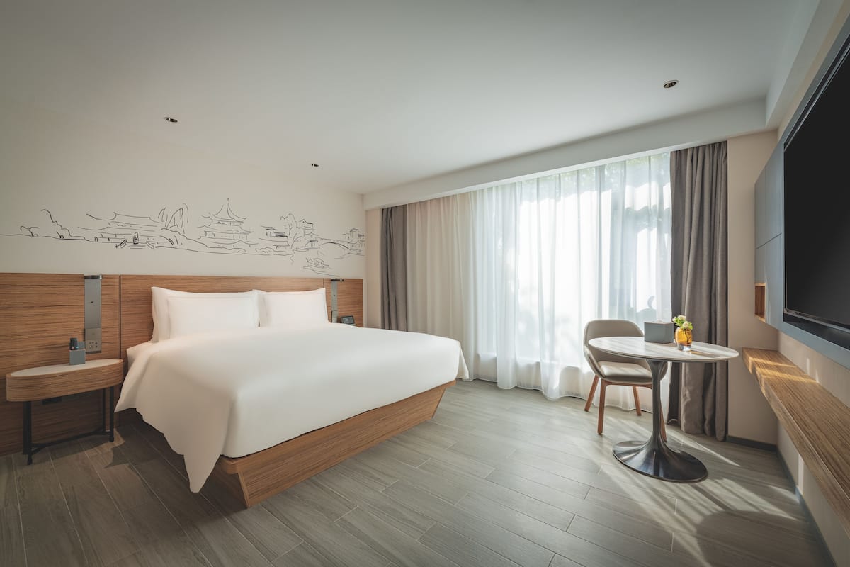 Deluxe Twin Room, 1 Bedroom | Down duvets, memory-foam beds, free minibar, in-room safe