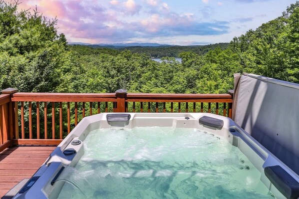 Outdoor spa tub