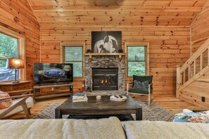 Smart TV, chimenea y futbolito