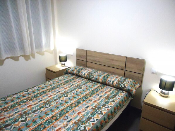 2 bedrooms, iron/ironing board, bed sheets