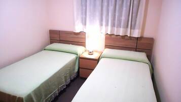 2 chambres, fer et planche à repasser, draps fournis