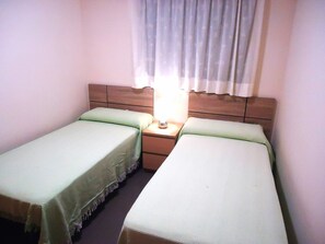 2 bedrooms, iron/ironing board, bed sheets