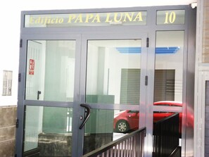 تفاصيل الفندق من الخارج