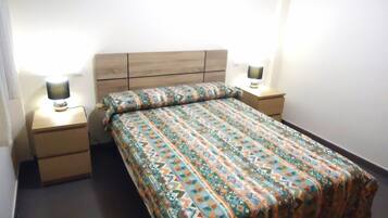 2 slaapkamers, een strijkplank/strijkijzer, beddengoed