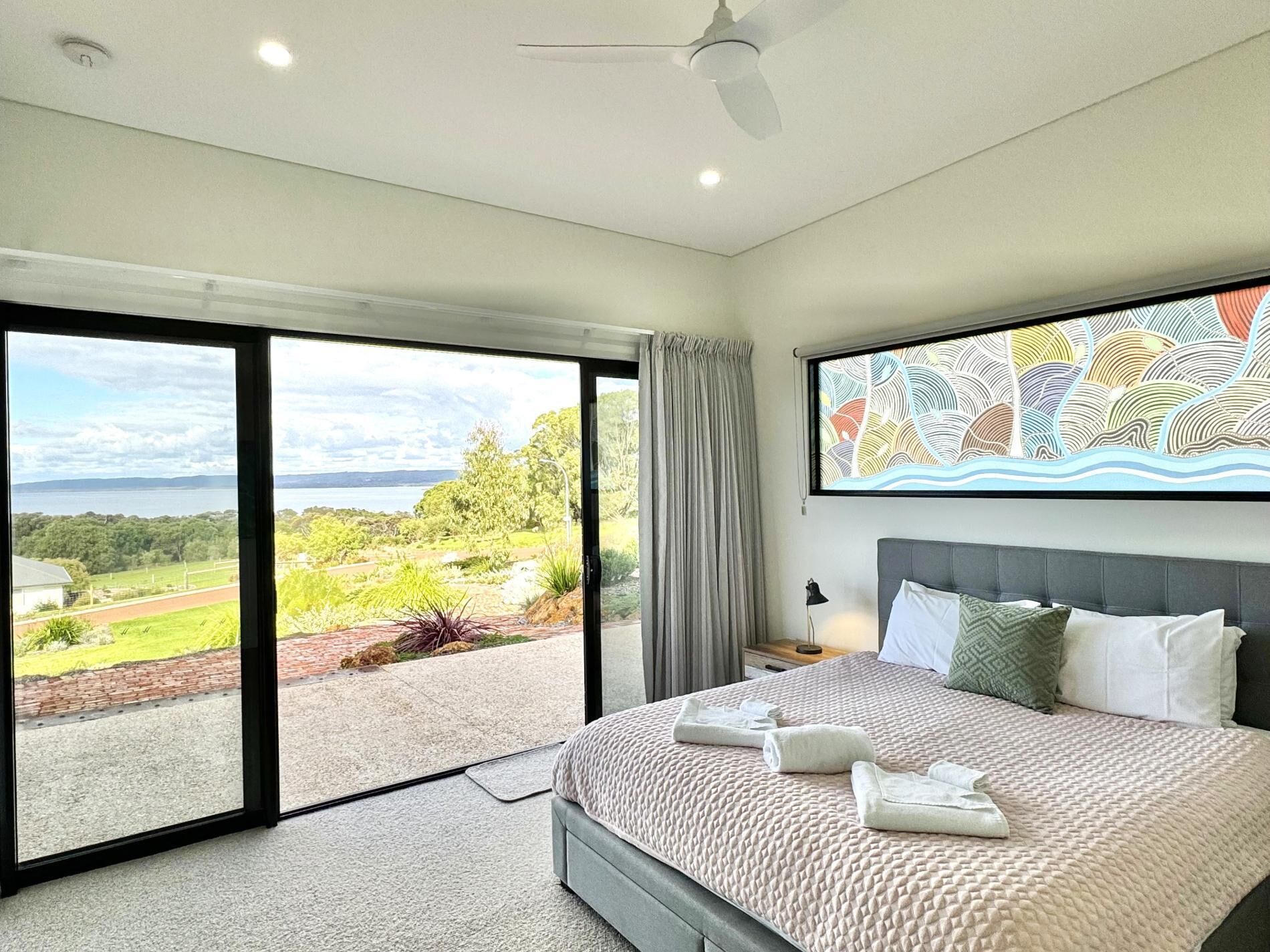 4 habitaciones, tabla de planchar con plancha, wifi y ropa de cama 