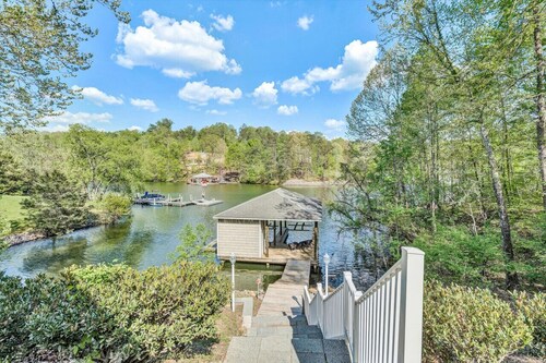 Gone Fishing Sleeps 8 - Home has 5000 sq ft. and 4 floors of fun including a movie room and game room