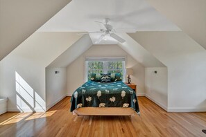5 bedrooms, iron/ironing board, free WiFi, bed sheets