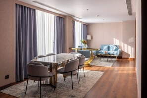 Luxury Suite | Bathroom | Rainfall showerhead, free toiletries, hair dryer, bathrobes - Siddhartha Vilasa (Siddharthanagar)