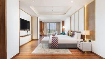 Luxury Suite | Hypo-allergenic bedding, minibar, in-room safe, individually decorated