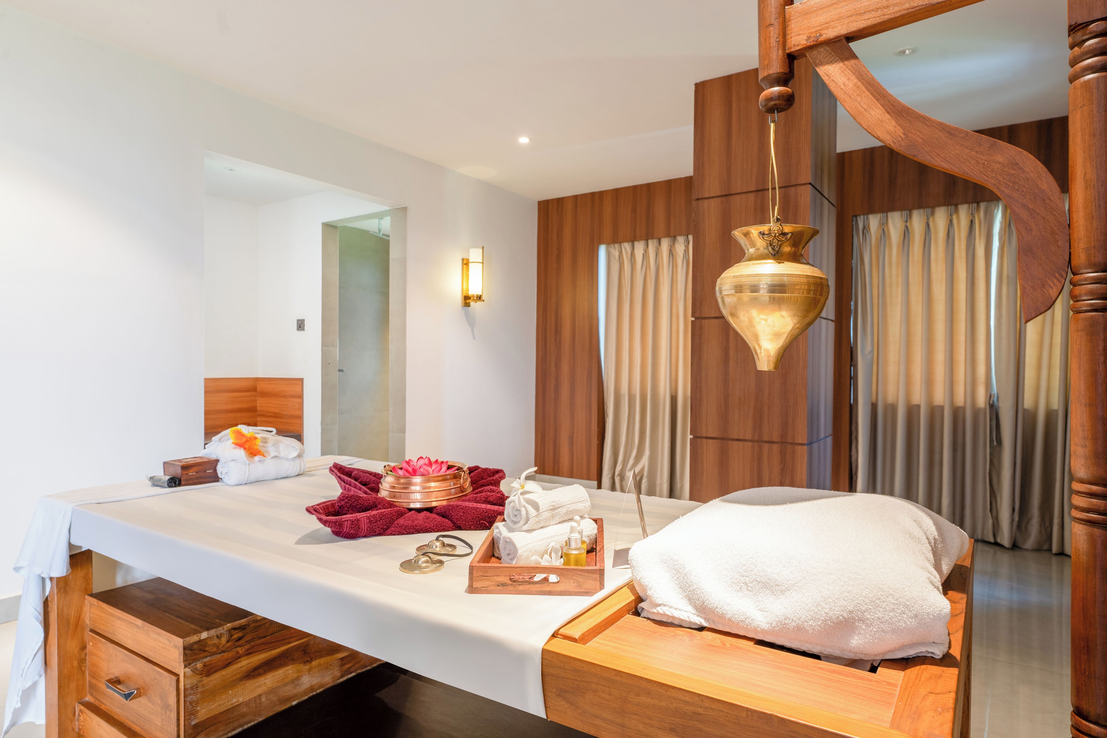 Couples treatment rooms, body treatments, body scrubs, facials