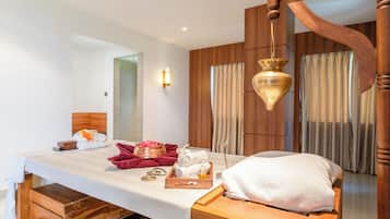 Couples treatment rooms, body treatments, body scrubs, facials