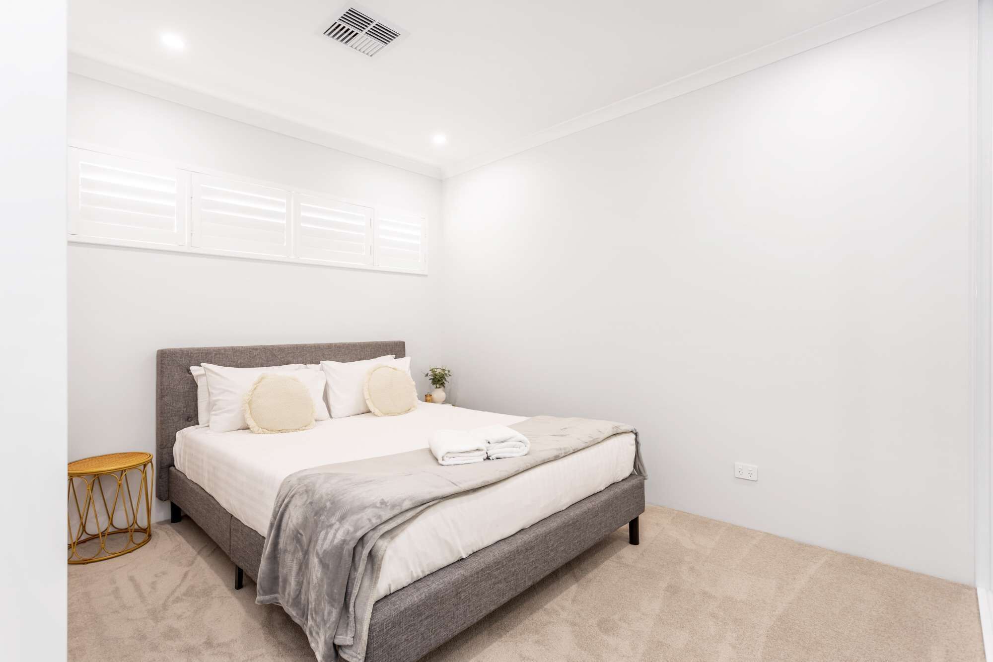 Sparkly and quiet on the inside yet close to the buzzy precinct! WIFI & parking