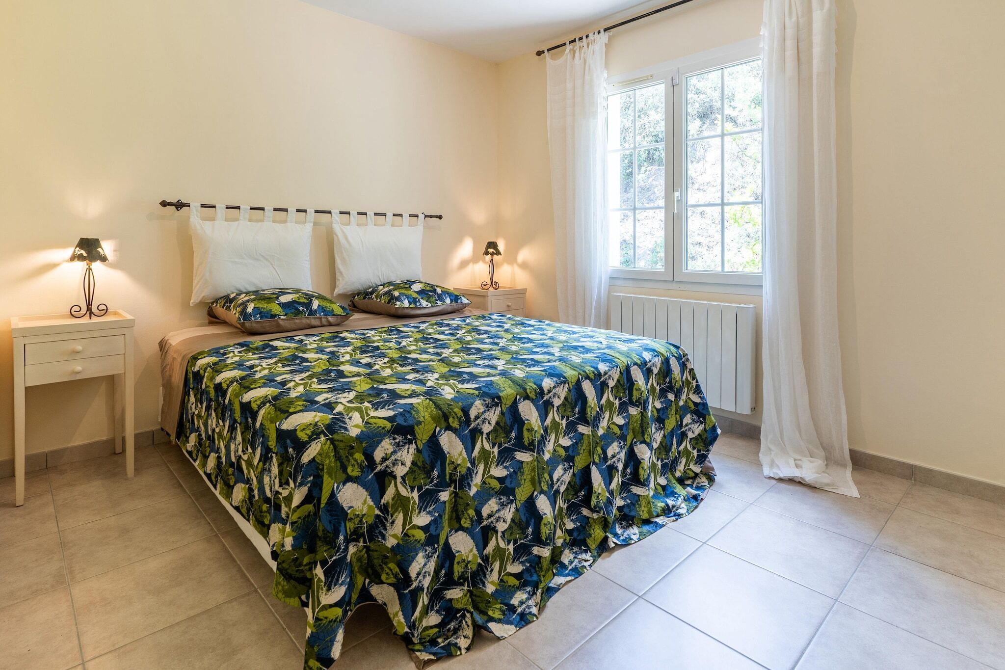 3 室のベッドルーム、WiFi (無料)