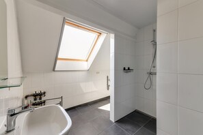 Bathtub
