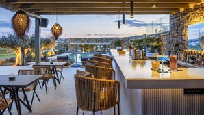 Bar ved bassenget