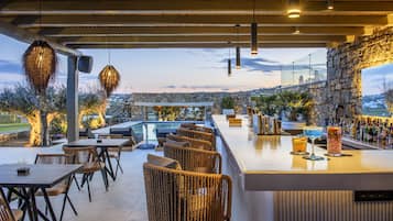 Bar ved bassenget