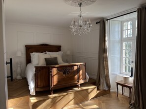 6 slaapkamers, een strijkplank/strijkijzer, reisbedje, gratis wifi