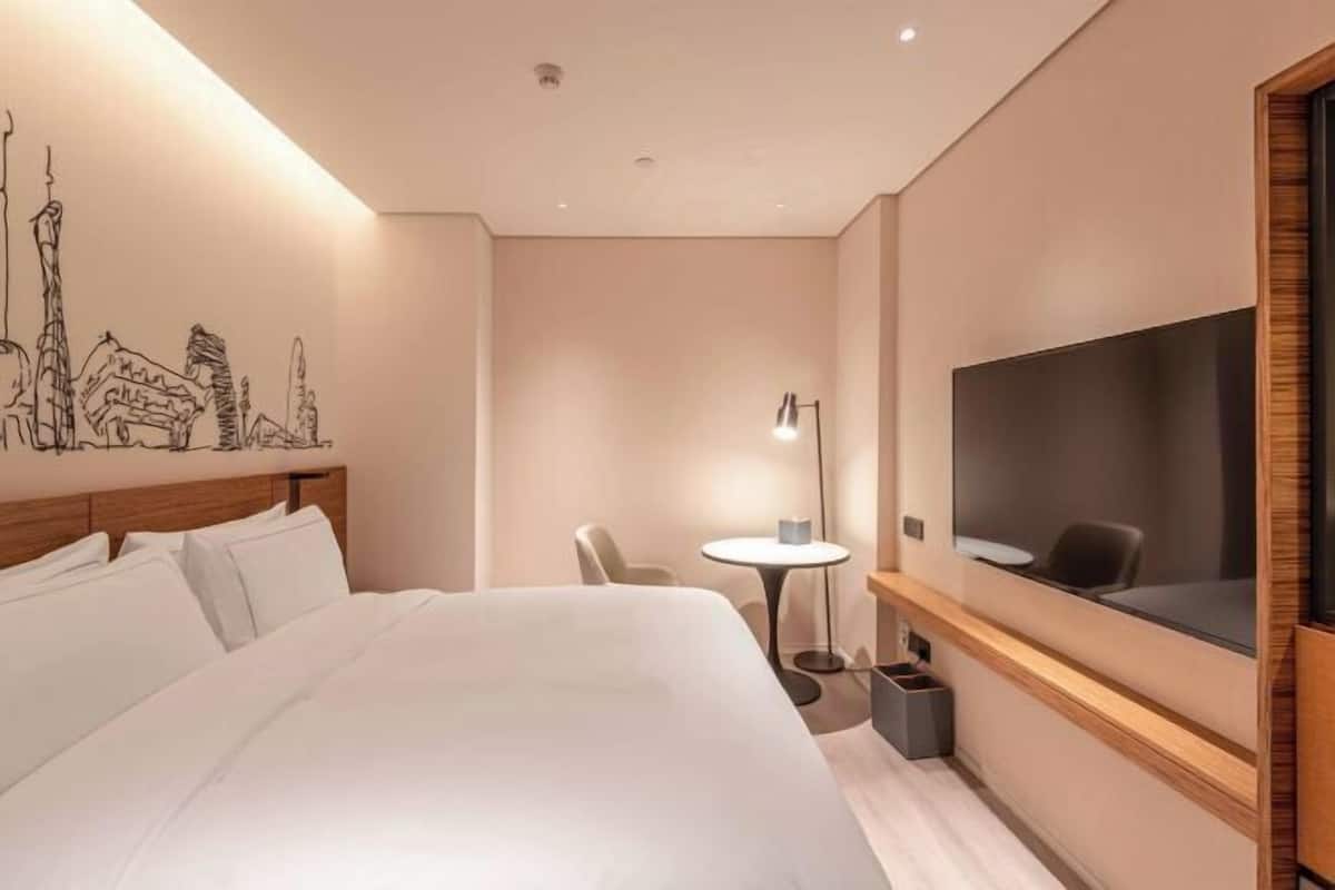 Daunenbettdecken, kostenlose Minibar, Zimmersafe, Schreibtisch