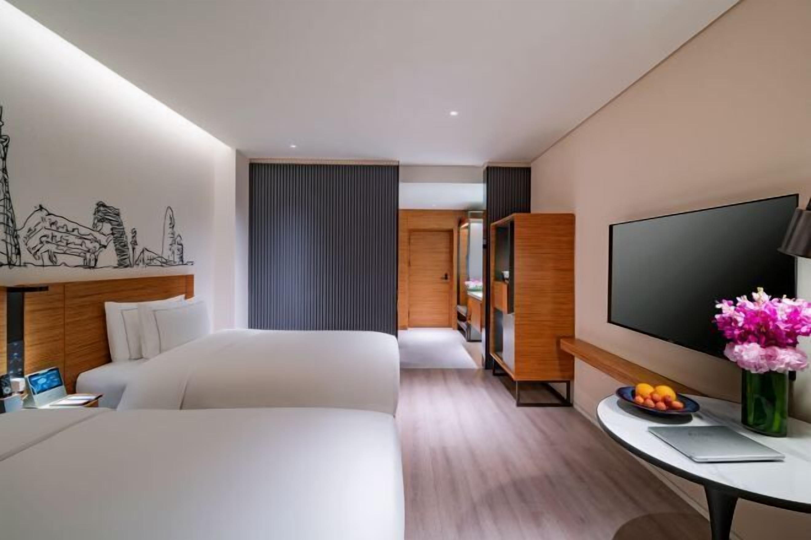 Down duvets, free minibar, in-room safe, desk