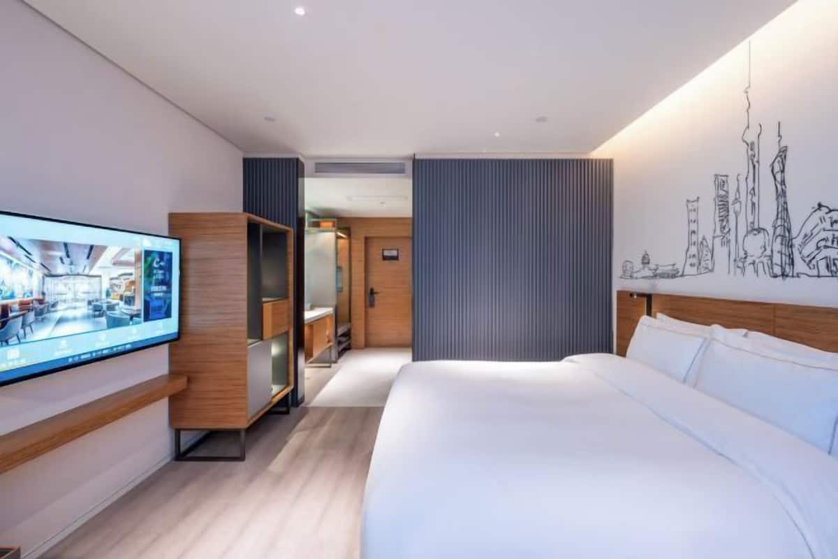 Daunenbettdecken, kostenlose Minibar, Zimmersafe, Schreibtisch