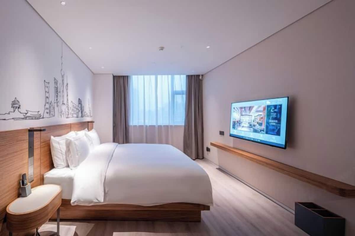 Down comforters, free minibar, in-room safe, desk