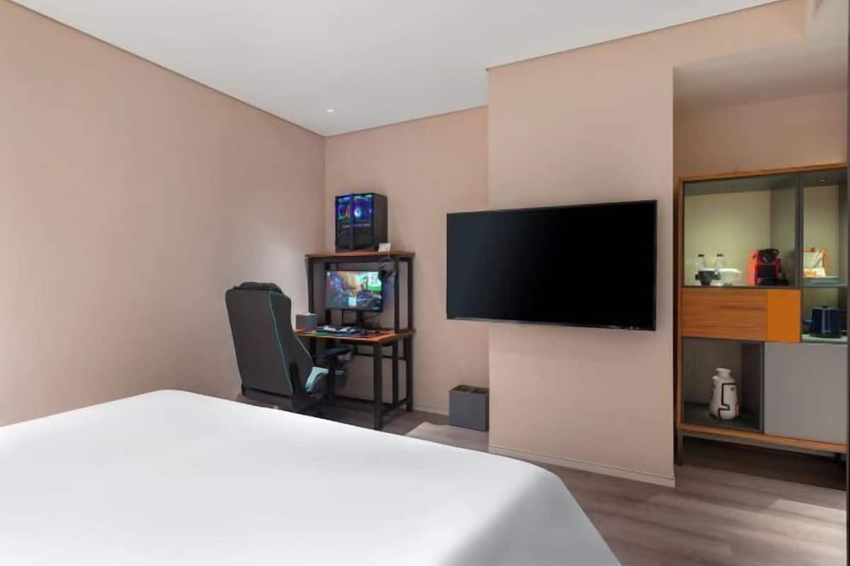 Daunenbettdecken, kostenlose Minibar, Zimmersafe, Schreibtisch