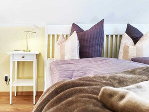 2 bedrooms, bed sheets