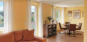 Een televisie en boeken